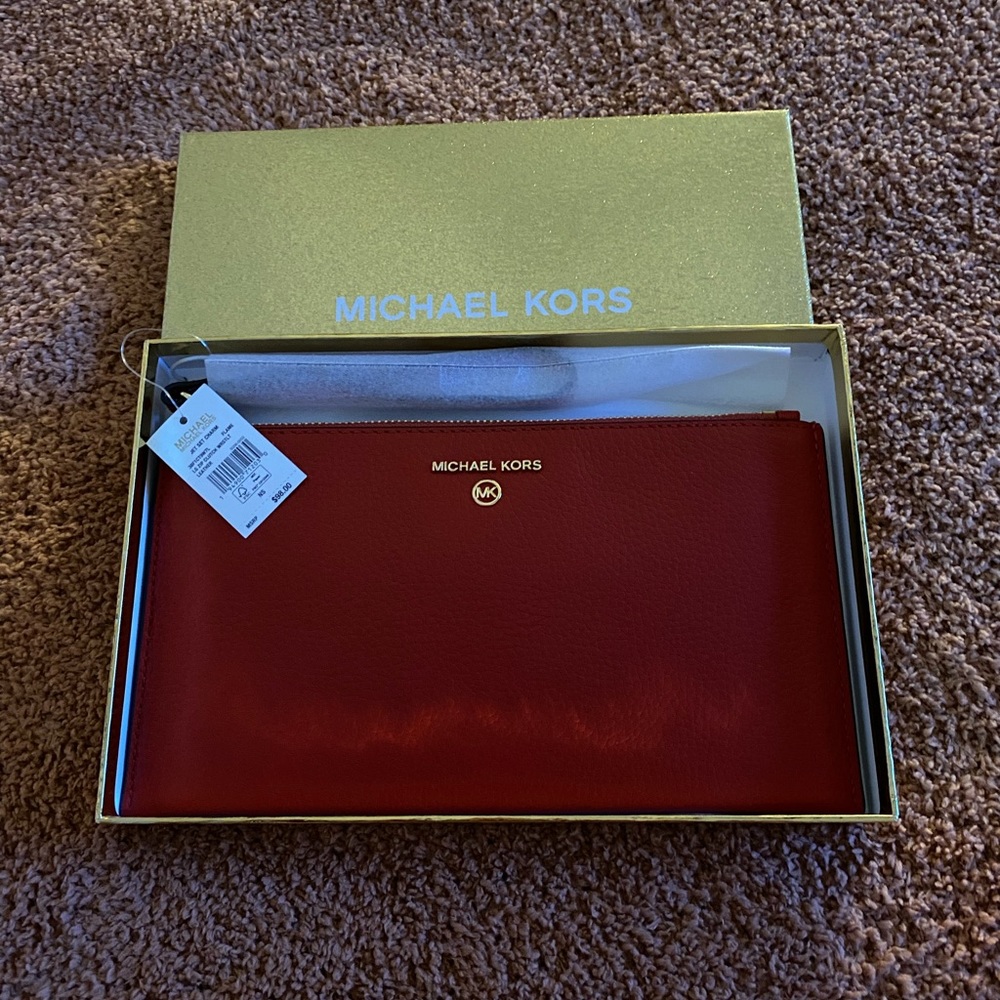 Michael Kors Large zip clutch Leather wristlet👛